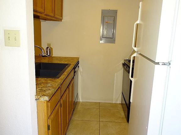 4th image of 212 N Troy Ave #B