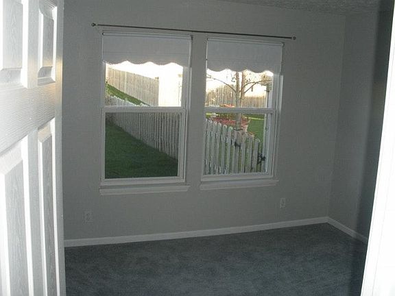 5th image of 233 N Wilmington Ln