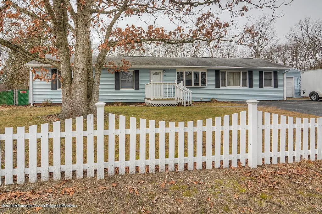 15 Wilson Dr photo 1