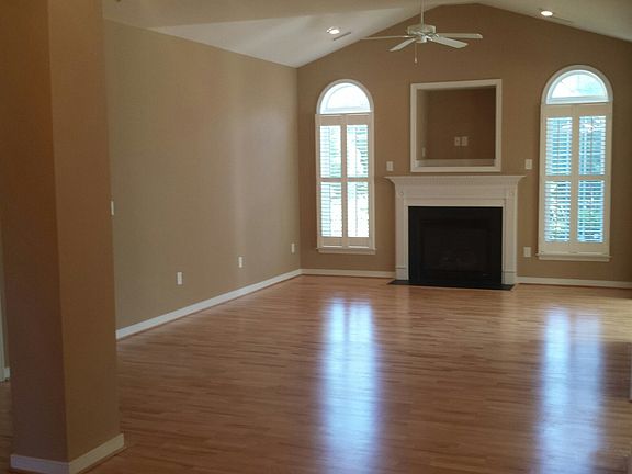 3rd image of 3817 Coles Point Way
