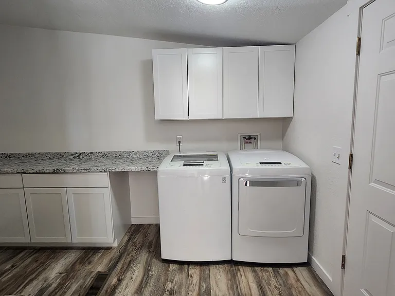21533 W Laura St — Photo 6