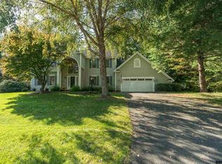 86 Columbine Dr, Glenmont, NY 12077