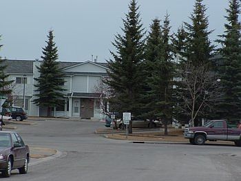 1st image of 120 Riverglen Park SE