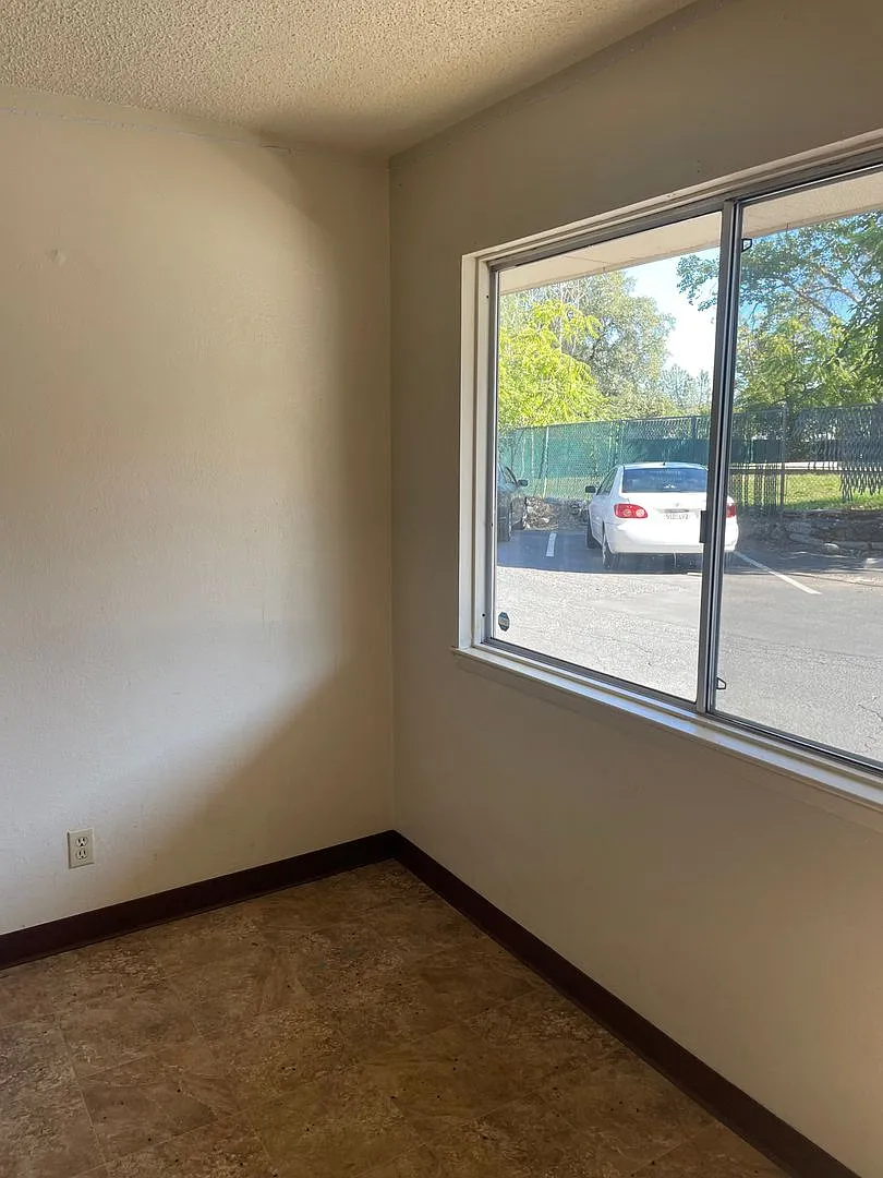 2338 Butte Street — Photo 3