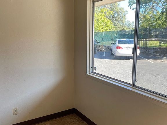 3rd image of 2338 Butte St #5