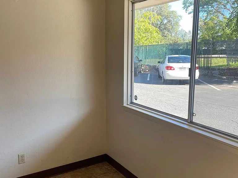 2338 Butte St — Photo 3