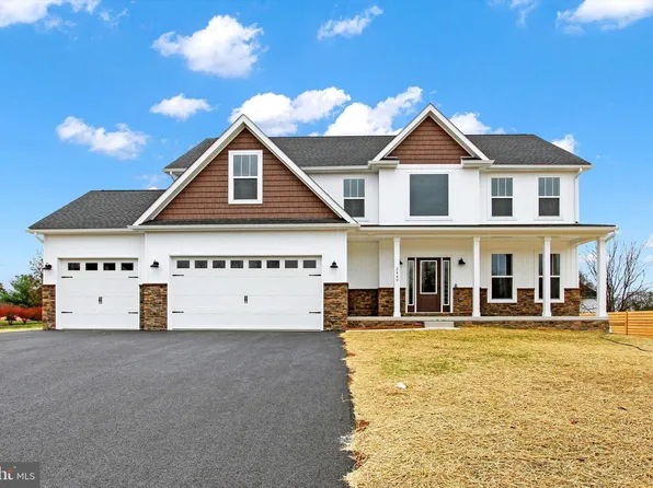 2449 Pikeside Dr, Greencastle, PA 17225