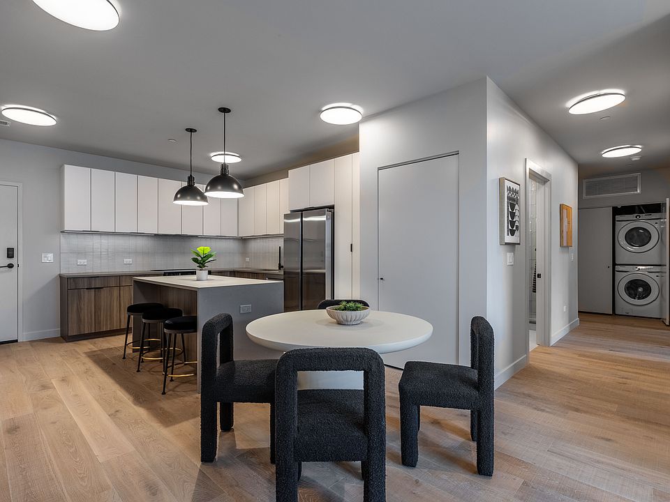 Unit #305 (3-bed, 2-bath)