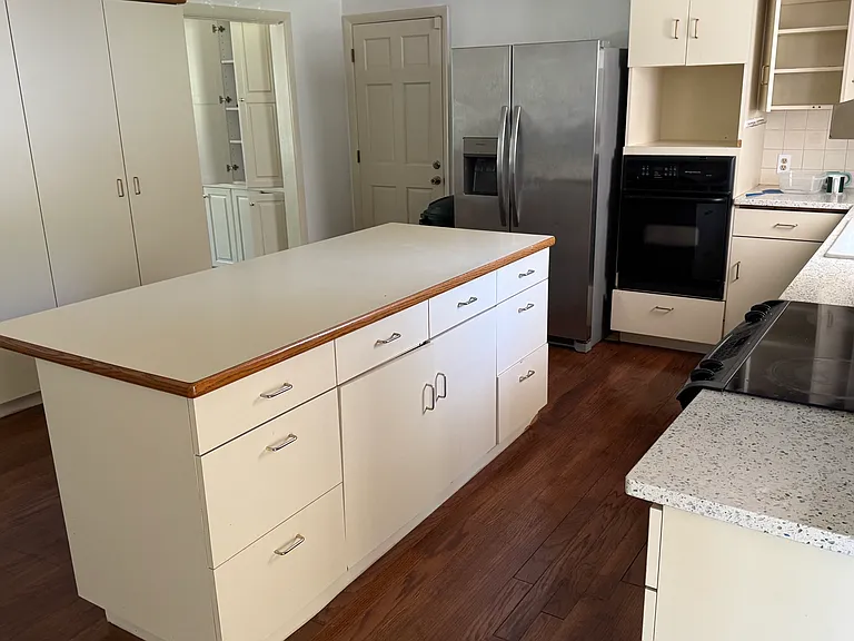2527 Greenway St — Photo 13