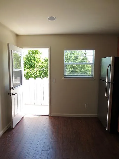 470 Hudson St — Photo 3