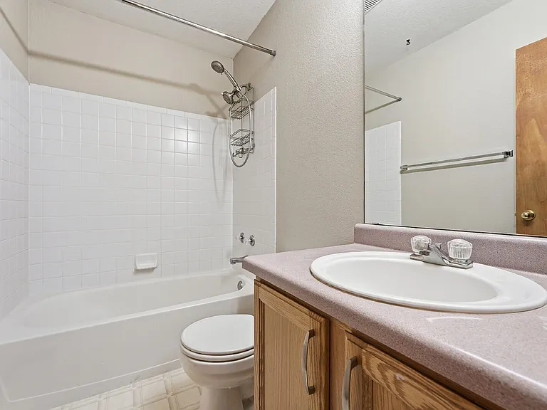 17624 Peyton Dr — Photo 21