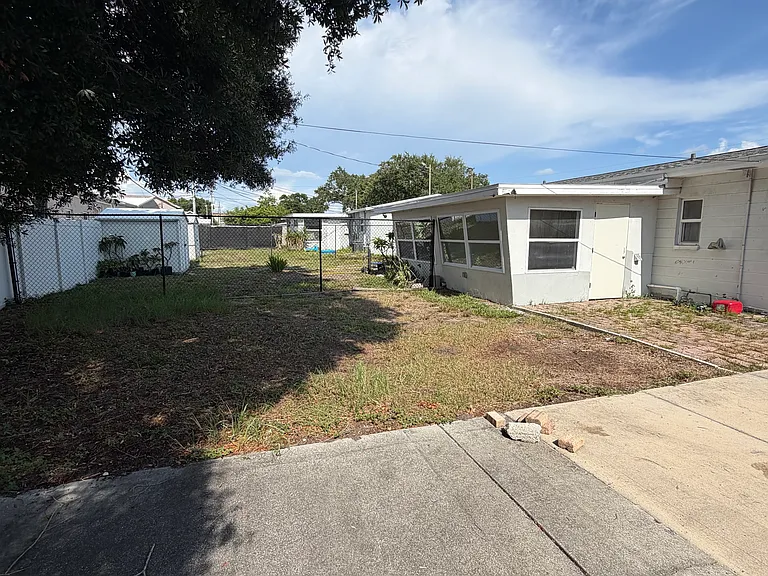2268 Palmwood Dr #B — Photo 16
