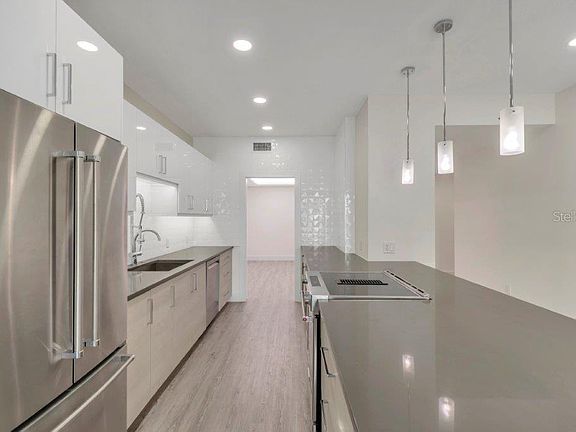 4th image of 1 Beach Dr SE Unit 1701