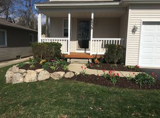 6859 Hatchery Rd, Waterford, MI 48327