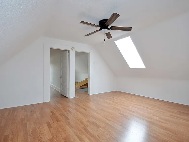 2529 Grand Ave S #3 — Photo 2