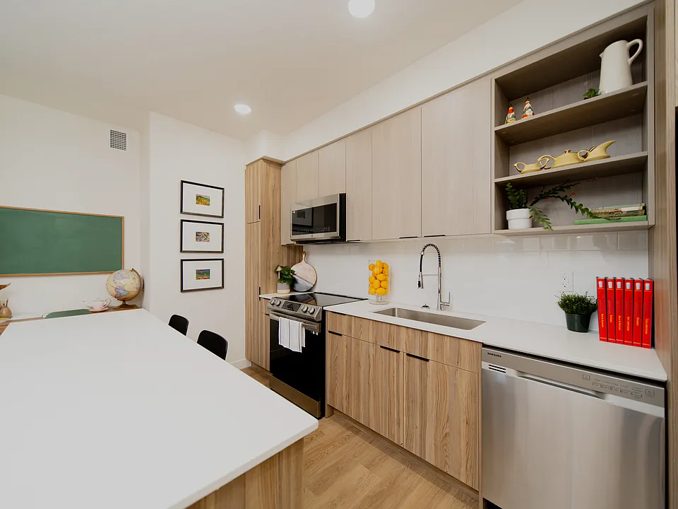 320 19th Ave SW