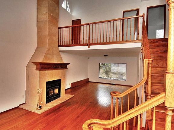 2nd image of 1727 Oakdale Ave