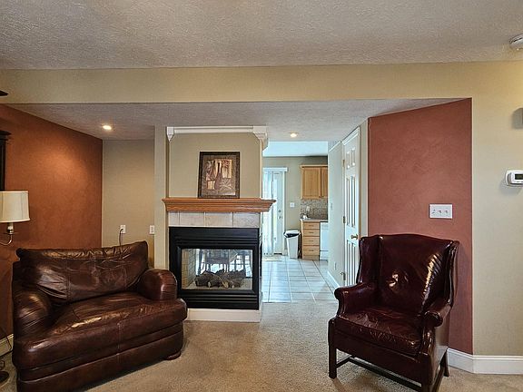 5th image of 932 Ashton Pl