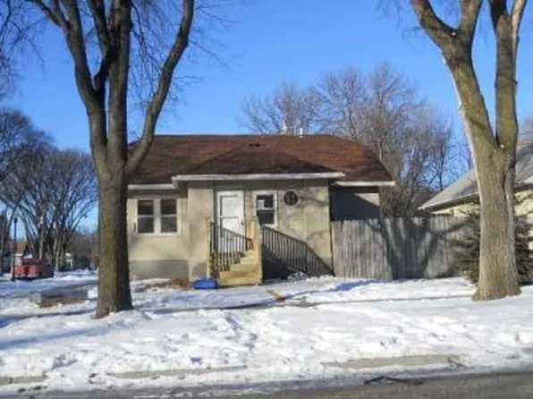 1023 14th St S, Fargo, ND 58103