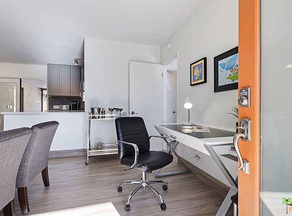 4th image of 1510 E San Jacinto Way