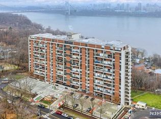 4 Horizon Rd APT 1019, Fort Lee, NJ 07024