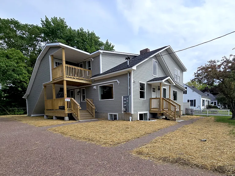 20-22 Poirier Pl #3 — Photo 9