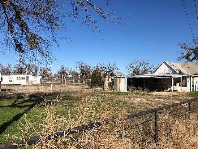2nd image of 401 Lamar