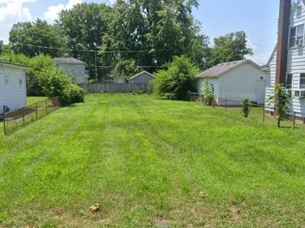 2519 W 10th St, Muncie, IN 47302