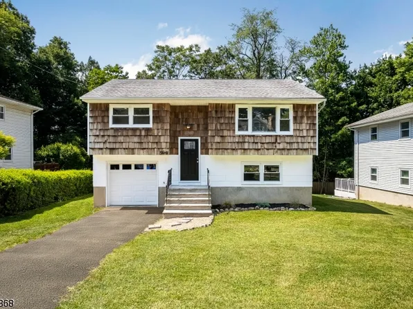 30 Maple Ter, Stanhope Boro, NJ 07874