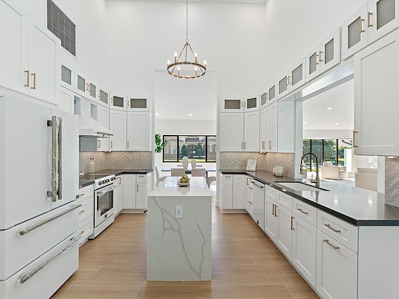 2nd image of 4543 Gleneagles Drive