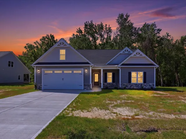 400 Creeks Edge Dr, Pikeville, NC 27863