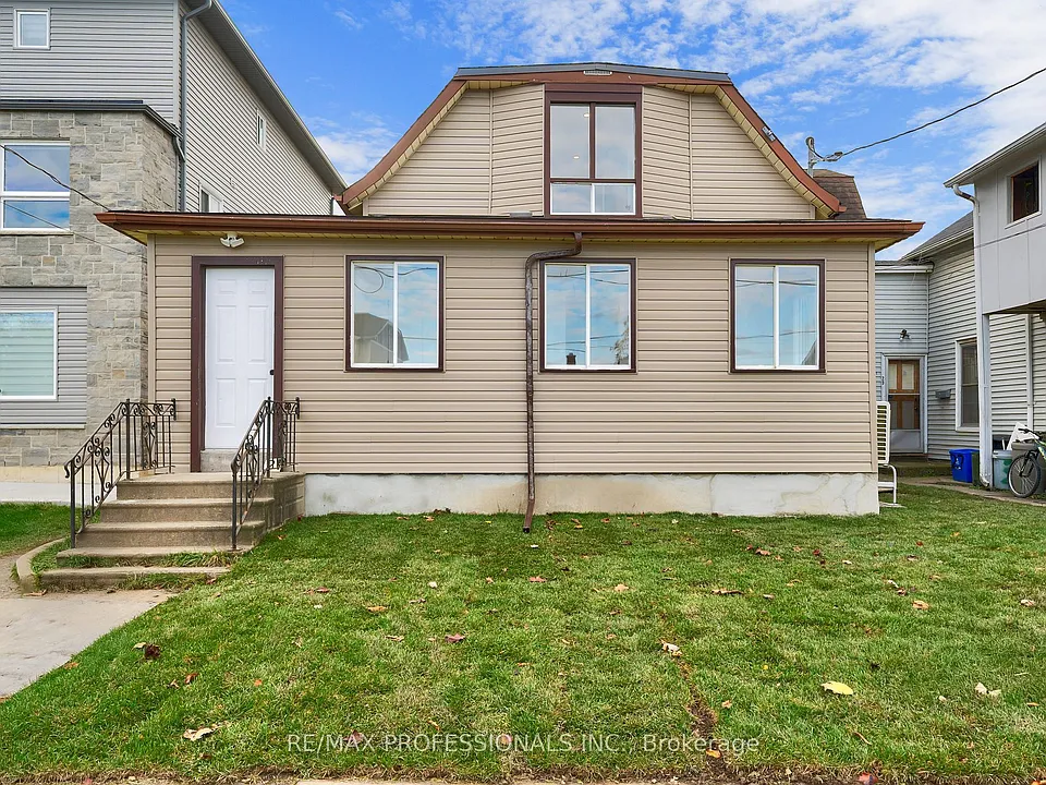 27 Oakdale Ave #B