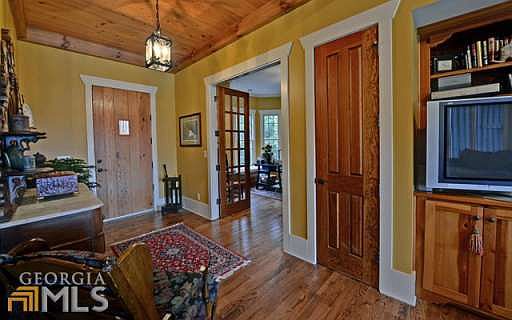 4th image of 270 Westwind Trl