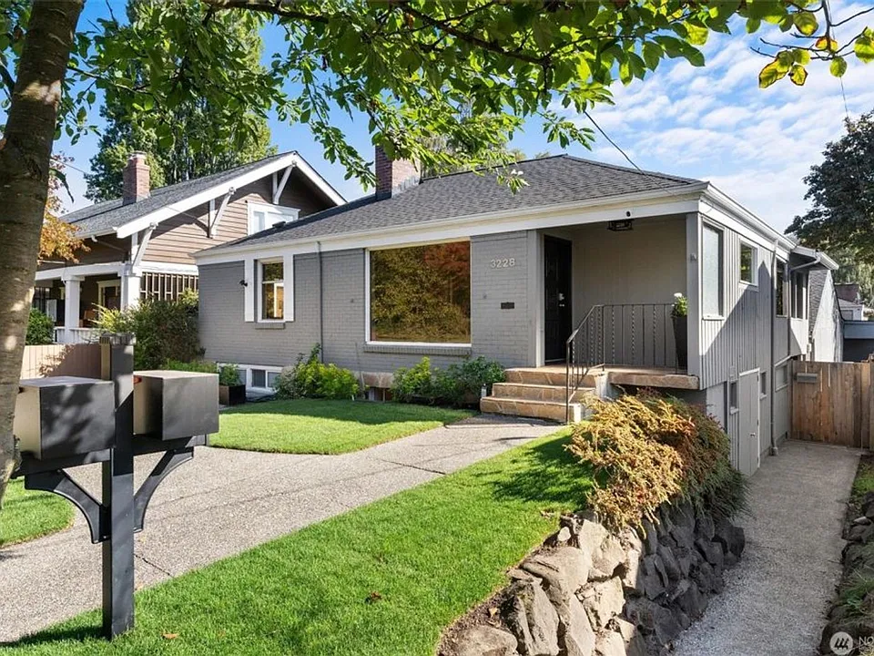3228 34th Ave W