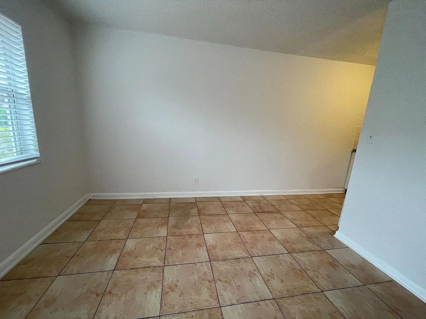 1161 NE 23 Ter — Photo 4