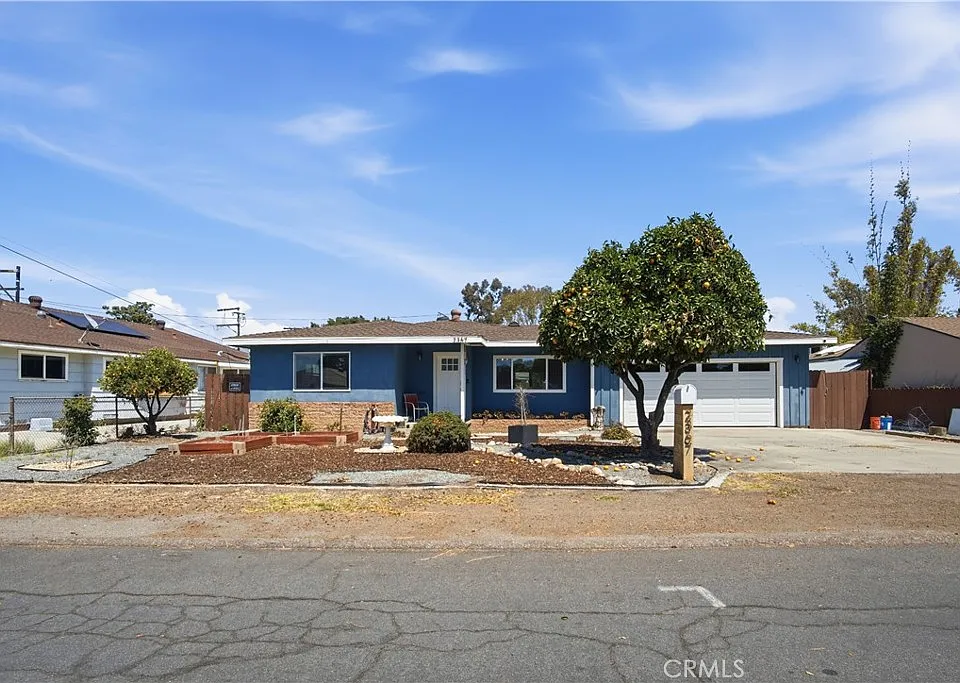 2367 Golden Ave