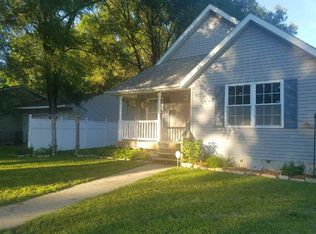 320 Bates St, Waterloo, IA 50703