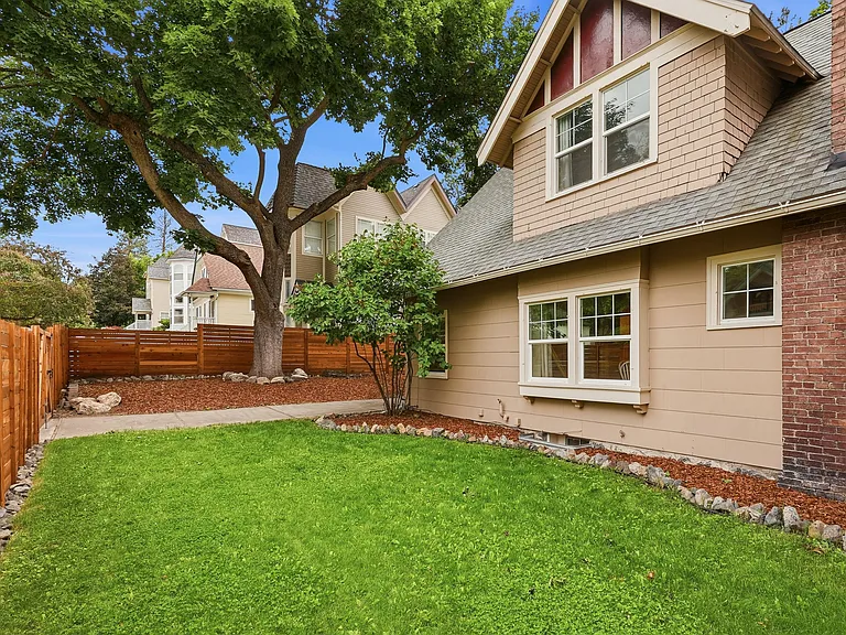 1303 S Ash St — Photo 28