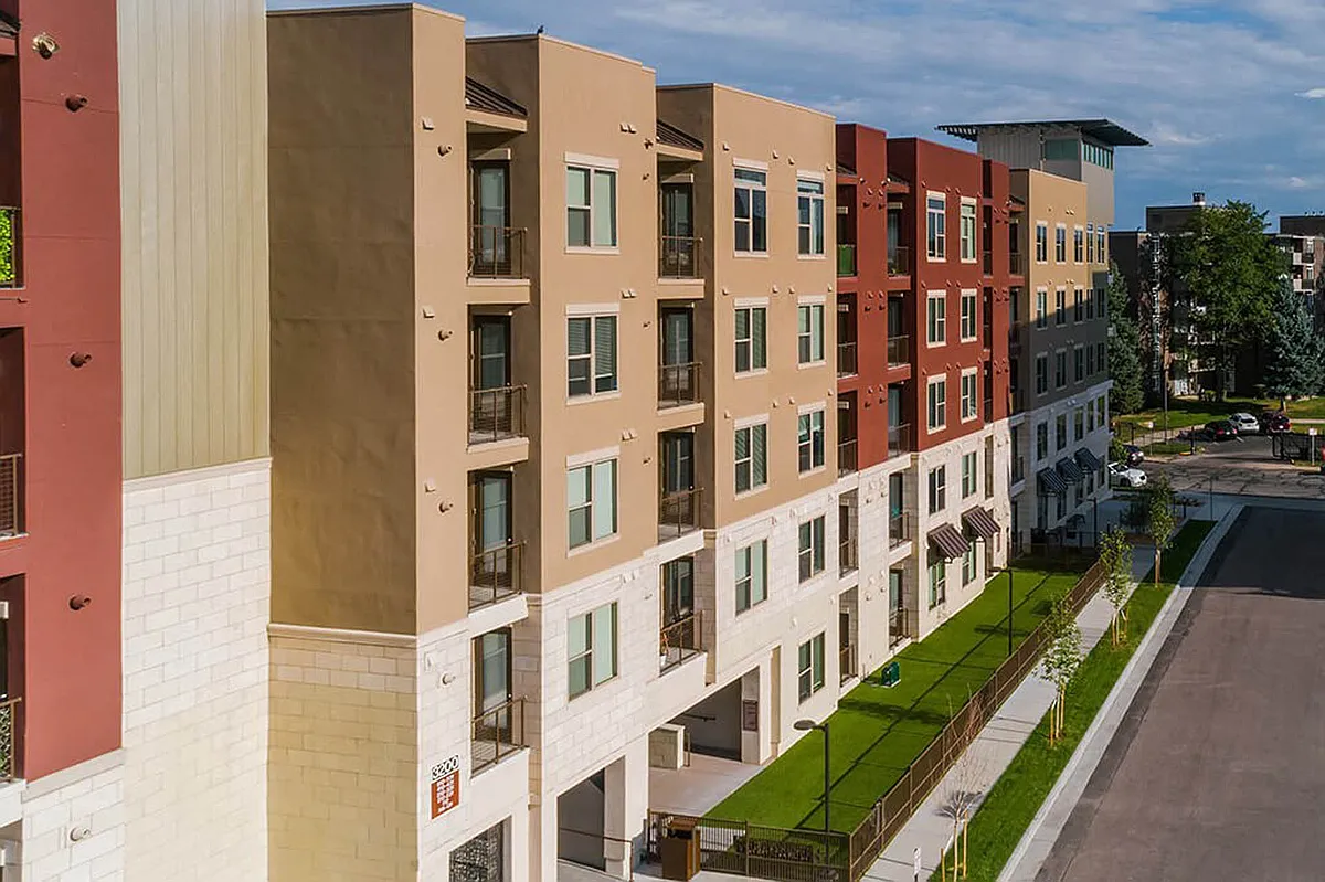 Building Photo - Luxe at Mile High