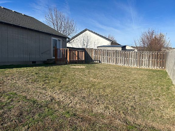 2nd image of 745 SW Cedar Hill Dr