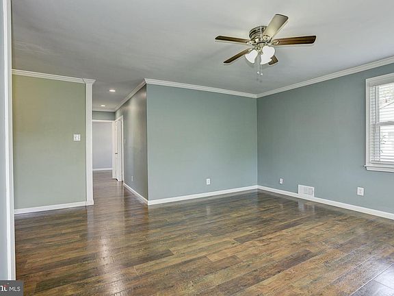 5th image of 327 Catoctin Ave