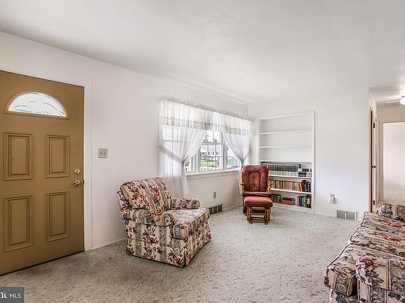5th image of 111 Lincoln Dr