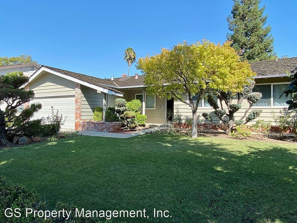 1st image of 812 Hermiston Dr