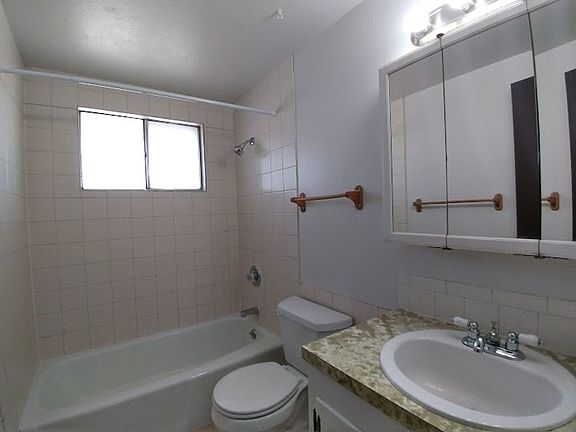 3rd image of 1430 Emery St APT 11