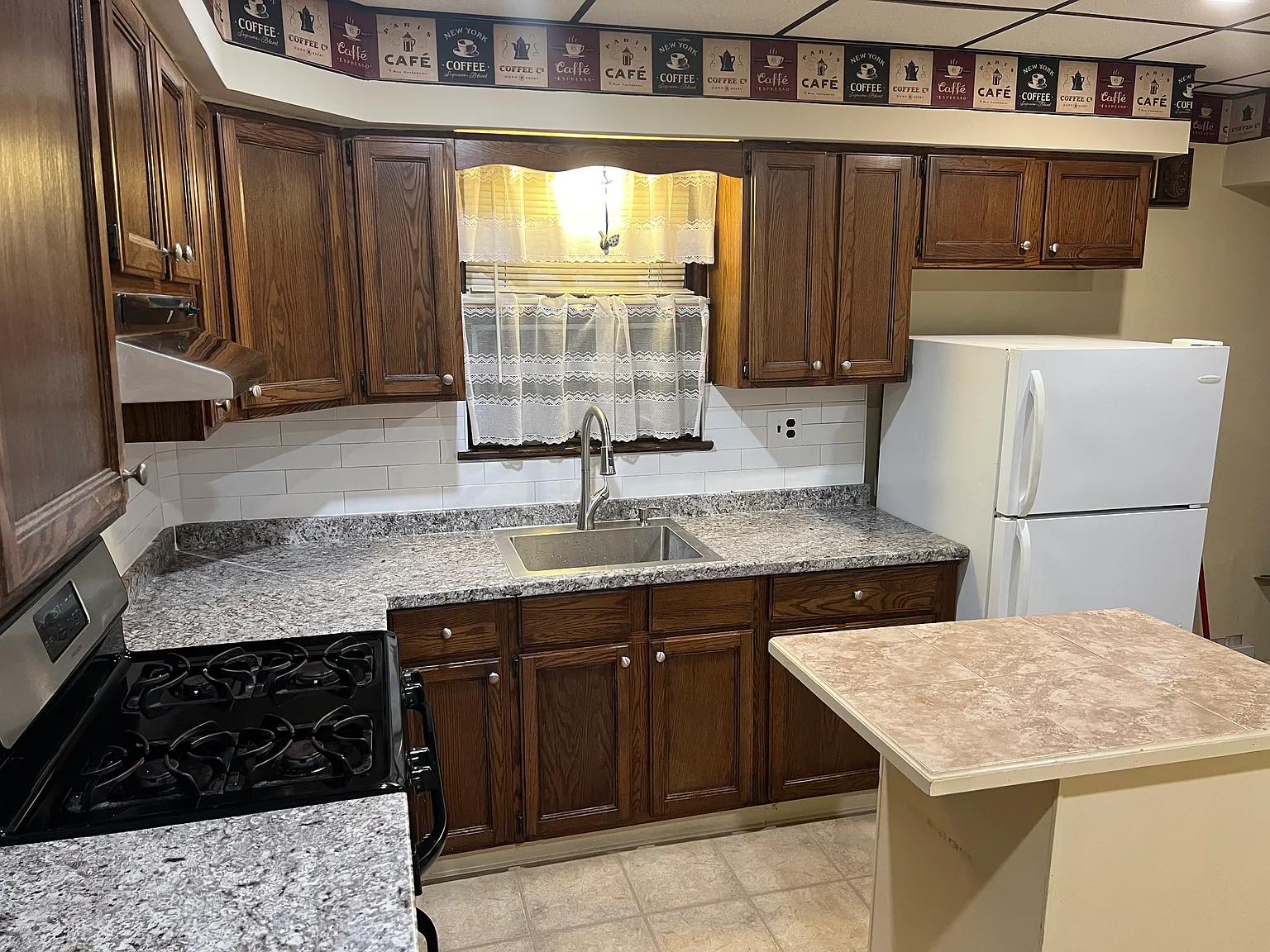 183 Hayward Pl — Photo 2
