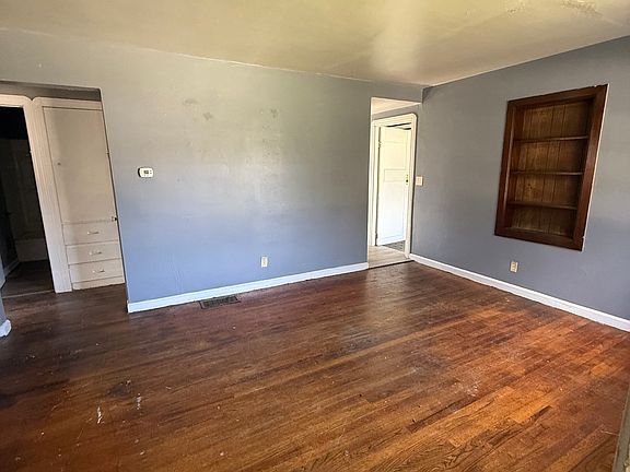 3rd image of 473 Robinson Rd