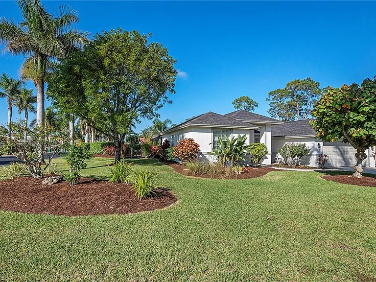 1015 Tivoli Ln — Photo 2