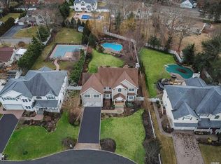 9 Janet Ct, Nesconset, NY 11767