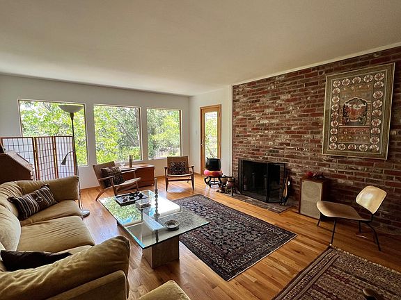 4th image of 160-162 Erica Way
