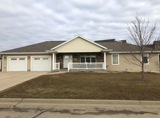 513 Cork Dr NW, Cascade, IA 52033